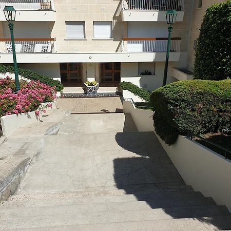 Appartement Avec Jardin Prive - 2 A 4 Voyageur Chaville Luaran gambar